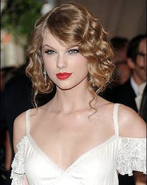 Ca sĩ Taylor Swift nhận giải Nghệ sĩ của Năm