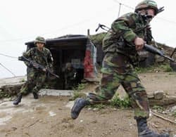 Triều Tiên 'báo động quân đội'