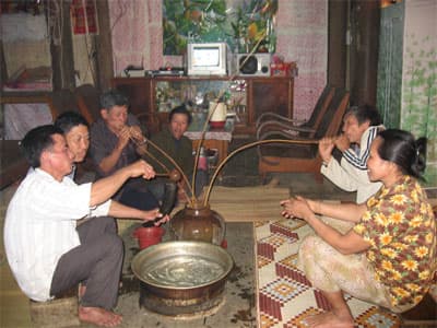 Một ngày ở nhà sàn người Thái