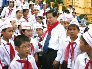 Các cháu thiếu nhi phải kế tục xứng đáng truyền thống dân tộc