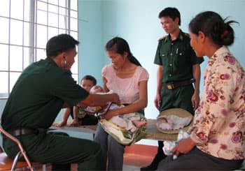 Chăm lo cho đồng bào