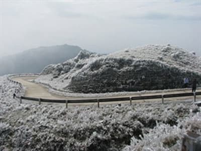 Xây dựng tour du lịch bản làng trên đỉnh Mẫu Sơn