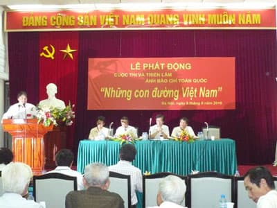 “Những con đường Việt Nam”