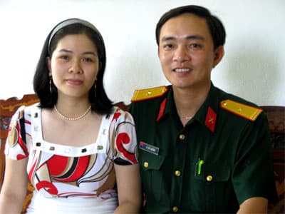"Tình yêu bắt đầu từ đôi mắt..."