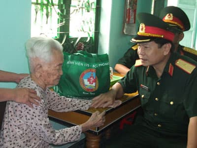 Khám bệnh miễn phí cho gia đình chính sách tỉnh Phú Yên