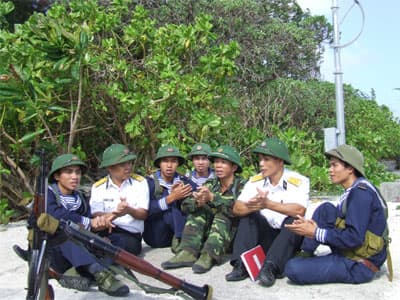 Công tác tuyên huấn ở Trường Sa