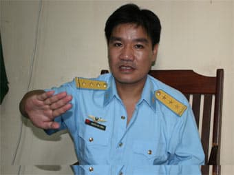 Dũng cảm cứu máy bay