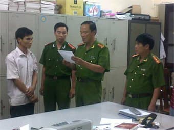 Bắt đối tượng cung cấp chíp điện tử gian lận xăng dầu