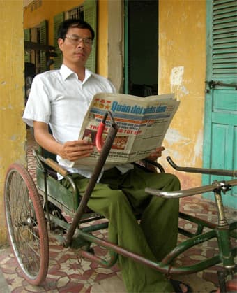 Viết báo trên xe lăn