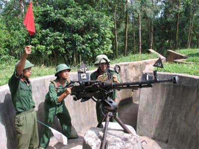 Luyện quân dưới trời thu tháng 8