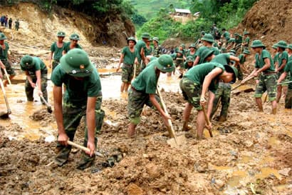 Trong hoạn nạn càng hiểu thêm tấm lòng người chiến sĩ