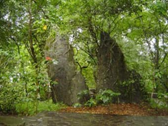 Đá Chông "sơn thủy, hữu tình"