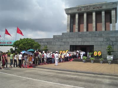 Lăng Bác: Hội tụ những tấm lòng