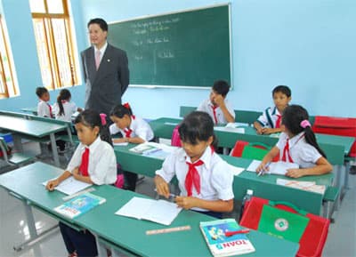 Niềm vui đến trường sau mùa lũ