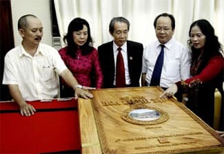 Sử thi “Hoa Lư thi tập” dâng tặng Đại lễ