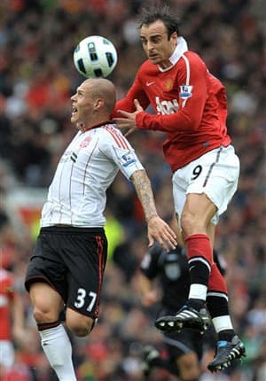Berbatov lập hat-trick, MU thắng sít sao Liverpool