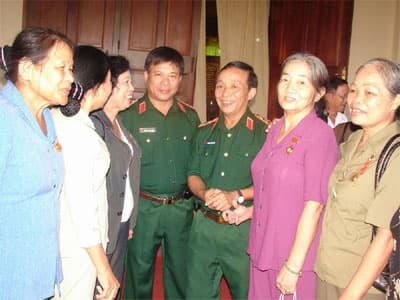Những đôi chân vạn dặm ngày ấy