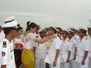Tàu hải quân Việt Nam thăm hữu nghị Campuchia