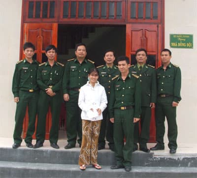 Bàn giao Nhà đồng đội cho Thượng úy Vũ Tiến Định