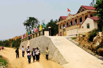 Xã nghèo thành Anh hùng