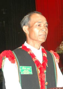 Cầu nối Đảng với bon làng