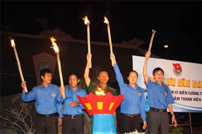 Tổ chức đêm giao lưu “Ngày thanh niên vì biên cương Tổ quốc”