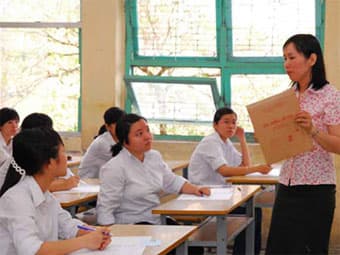 Dành 50% số điểm cho khả năng vận dụng kiến thức