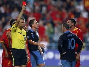 Anh giành vé đến Euro, nhưng Rooney lĩnh thẻ đỏ