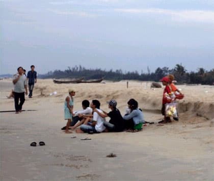 Nạn “cái bang nhí” ở biển Tam Thanh