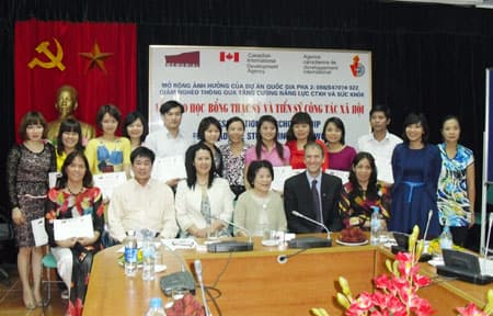 Tăng cường năng lực cho cán bộ ngành công tác xã hội của Việt Nam