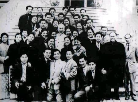 Nhớ một thời “tiếng hát át tiếng bom” (Bài 1)