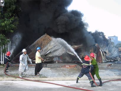 Cháy cơ sở sản xuất vỏ cơm hộp