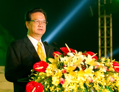Gắn kết chặt chẽ giữa người trồng với chế biến và tiêu thụ sản phẩm chè