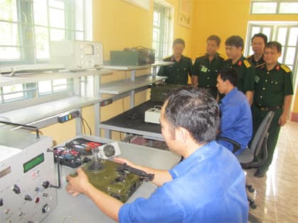 Vũ khí trang bị kỹ thuật hoạt động tin cậy, sẵn sàng chiến đấu cao