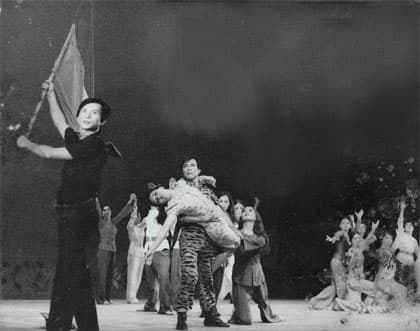 Nhớ một thời “tiếng hát át tiếng bom” (Tiếp theo và hết)