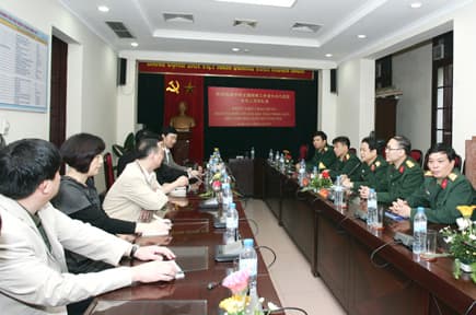 Đoàn nhà báo Trung Quốc thăm Báo Quân đội nhân dân