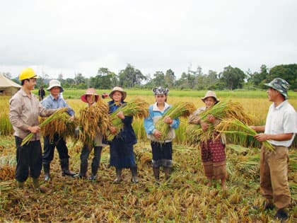 “Cầu nối” của tình hữu nghị Việt – Lào
