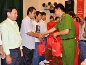 100 hiệp sĩ đường phố được nhận bảo hiểm Phú - An Tâm