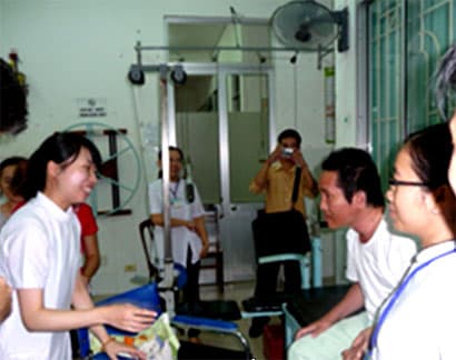 Giúp phát triển kỹ thuật trị liệu tại Bệnh viện Đa khoa Tiền Giang