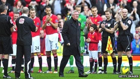 Man Utd thắng nhẹ trong ngày trọng đại của Ferguson