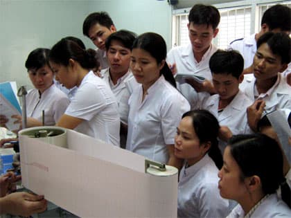 Tạo nguồn nhân lực y tế cho biên giới, hải đảo
