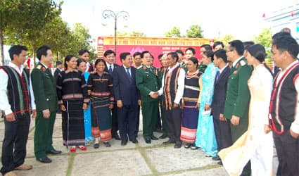 “Như cây một gốc, như con một nhà”
