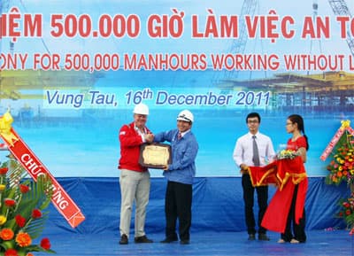 Dự án Khối thượng tầng giàn đầu giếng H4 đạt cột mốc 500.000 giờ lao động an toàn