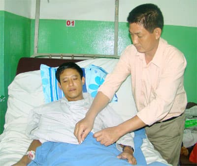 Dũng cảm “cứu” tàu trong gió bão