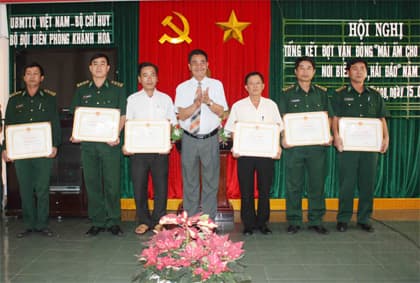 Xây dựng và bàn giao 110 căn nhà “Đại đoàn kết” cho người nghèo