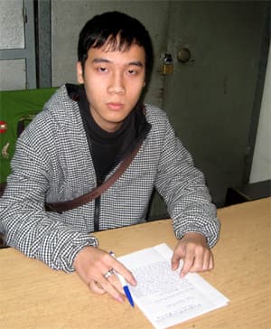 Liên tiếp các đối tượng vi phạm còn chống người thi hành công vụ