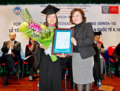 Trao 6 suất học bổng trị giá 300 triệu đồng cho các sinh viên Việt Nam