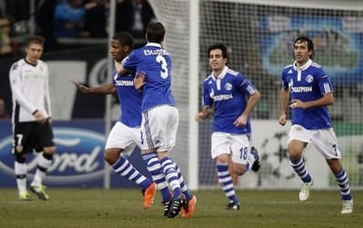 Đại thắng Valencia, Schalke và Raul vào tứ kết