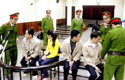 Án phạt nghiêm khắc cho những kẻ buôn bán cái chết trắng