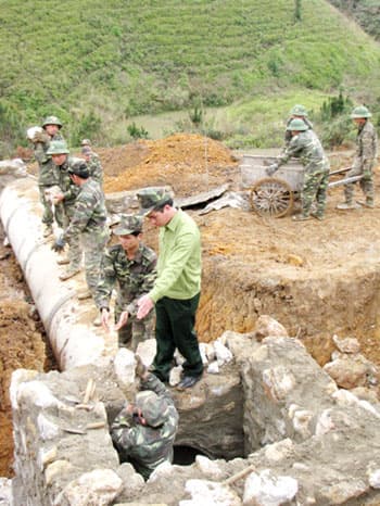 Trên công trường mùa xuân